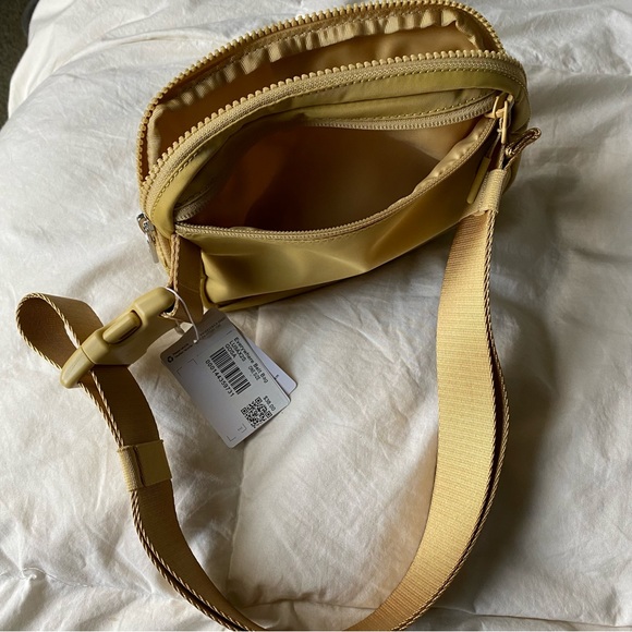 lululemon everywhere belt bag - Picture 3 of 4